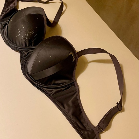 Marlies Deckers gray  satin and sequin's bras & 2 assorted panties. M - Picture 6 of 13